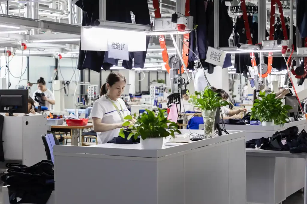 Baoxiniao Recognized Among Sustainable Suit Brands with CDP Climate Change B Rating-3